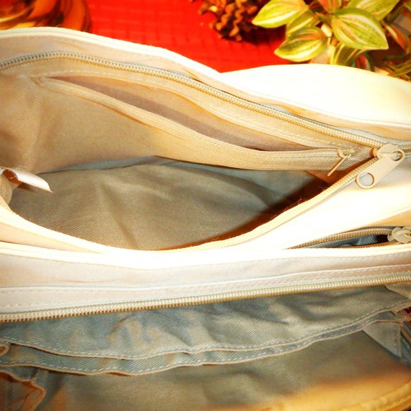 ~~~ CROSS BODY / SHOULDER Type Strap ~ HANDBAG with 3 Zippered Compartments - Picture 6 of 7